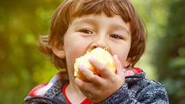 Perché mangiare fibre alimentari nella frutta